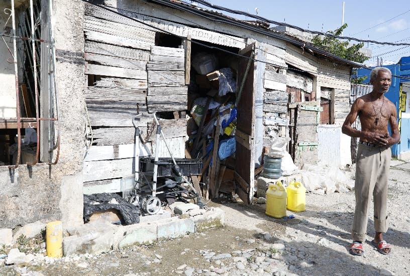 En la ribera del rio Ozama viven en precariedad insalubridad