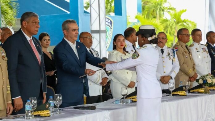 Encabeza graduación de cadetes de la Policía