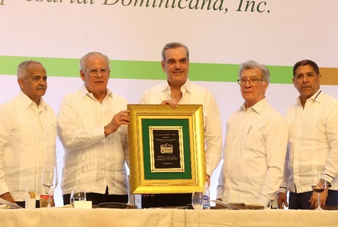 Entregan Agroempresario del Año a empresa PRODAL