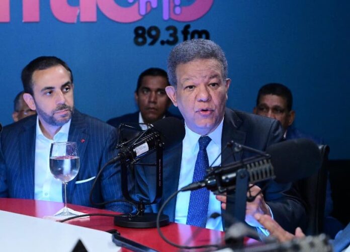 Fernández dice irá a TC contra ley permitió renovar contrato