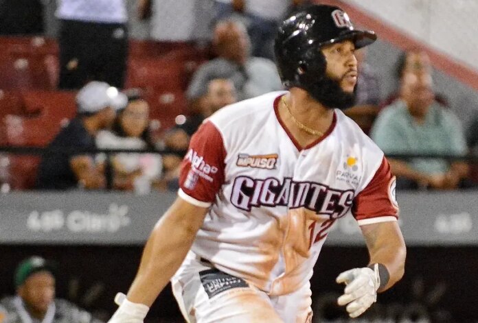 Gigantes vencen Estrellas con hit de Richard Ureña