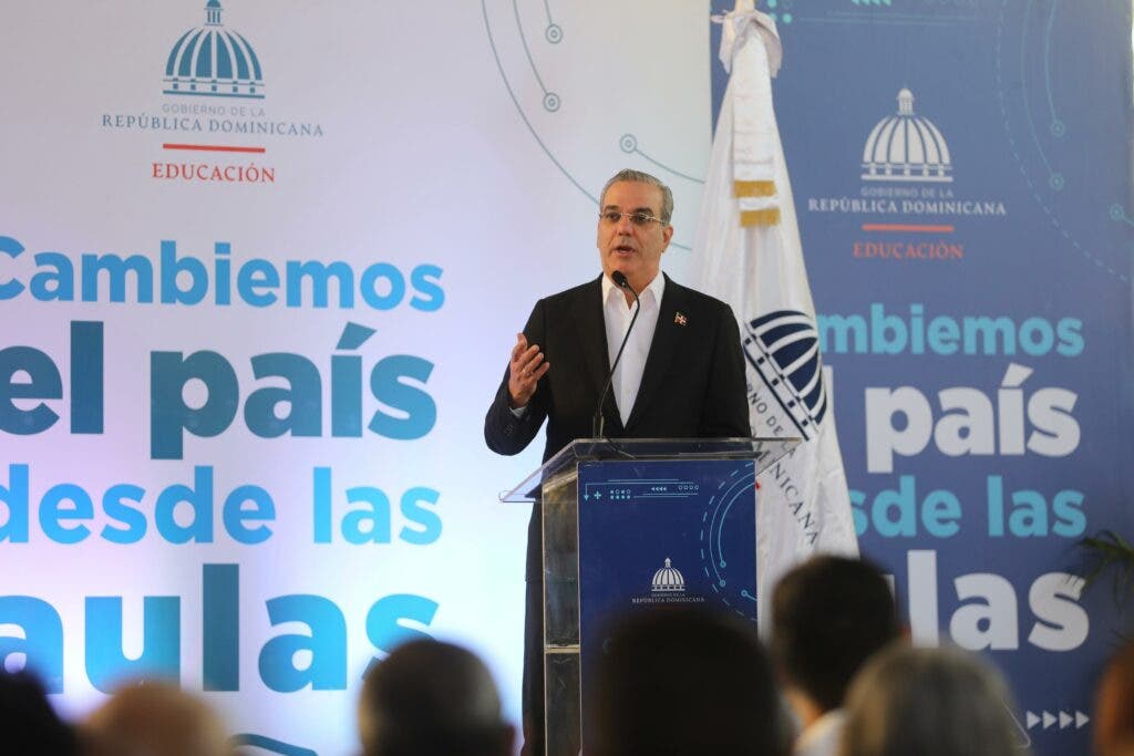 Gobierno entrega ultimo libro de texto critica anterior gestion