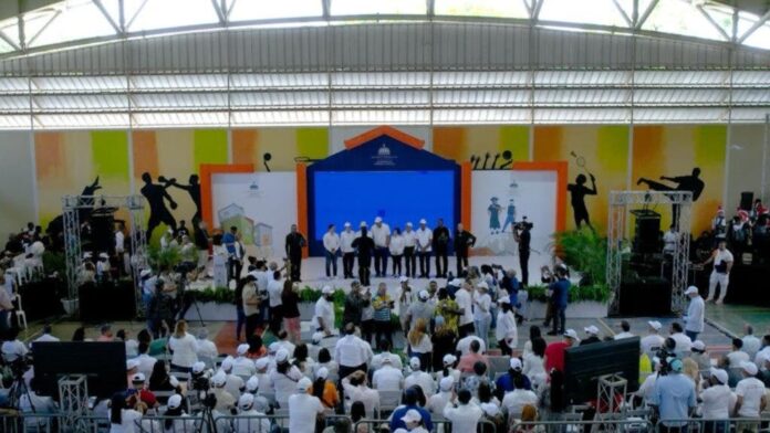 Inmortales exhortan jóvenes a estudiar y practicar deportes