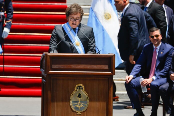 Javier Milei juró «por Dios y por la patria» como nuevo presidente de Argentina