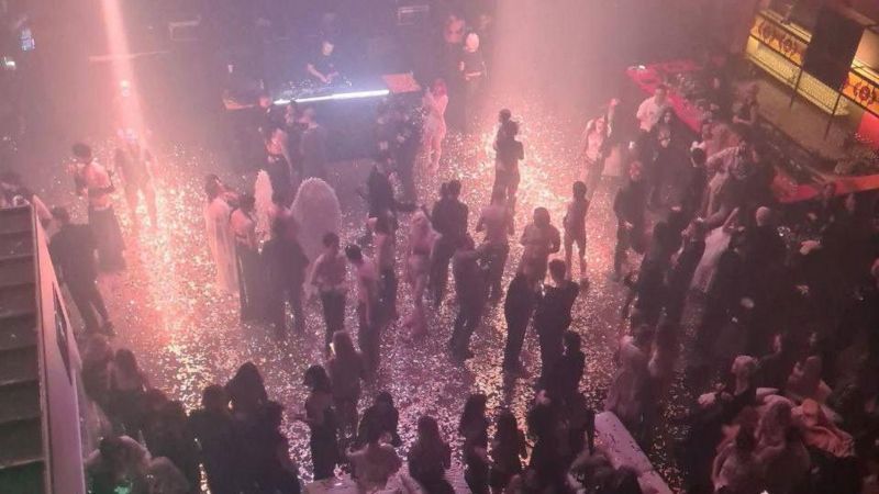 La fiesta de celebridades casi desnudas que provoco un escandalo