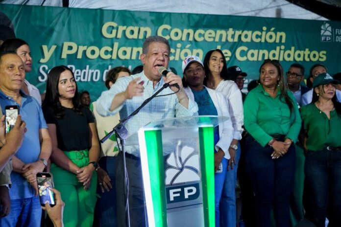 Leonel vuelve a atacar al gobierno; afirma que «el país necesita volver a comer barato»