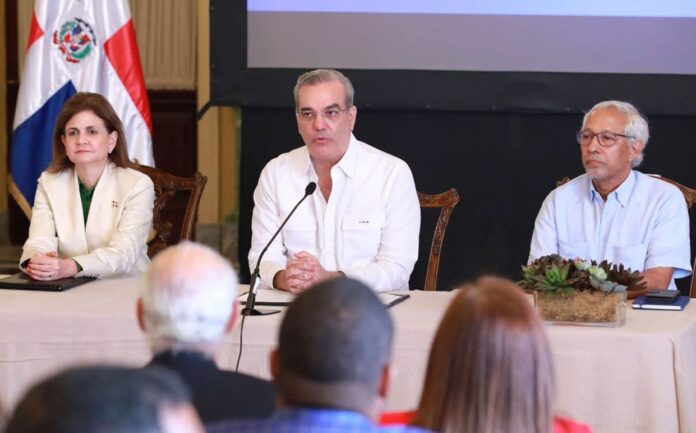 País sube 16 puntos en Prueba Pisa; presidente resalta avance