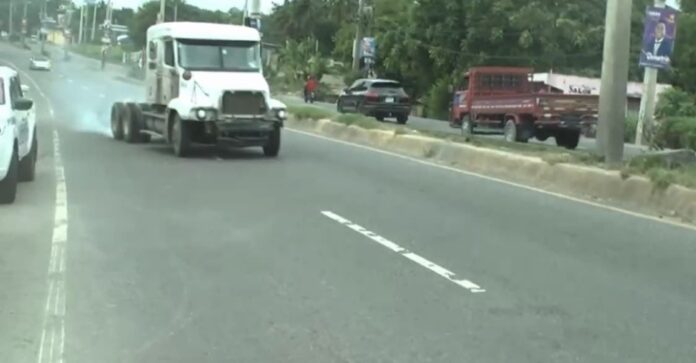 Reporteros se dan el susto de sus vidas justo donde sucedió accidente en Quita Sueño de Haina 