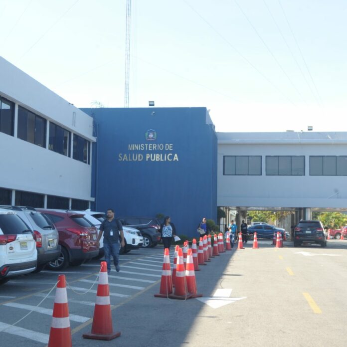 Salud Pública reporta tres casos de nueva variante del Covid-19, JN.1, que se propaga con rapidez