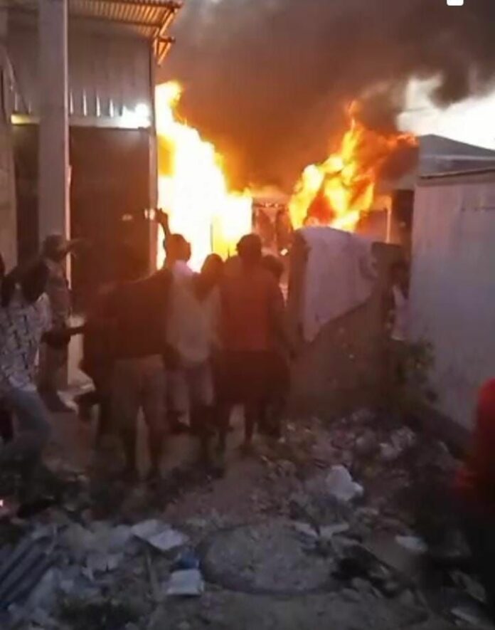 Se registra incendio en mercado binacional de Jimaní