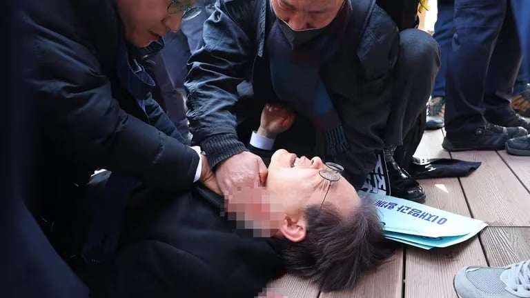 1704203171 335 Apunalado en el cuello el lider del principal partido de