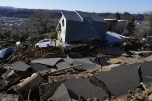 1704209111 60 El terremoto en la costa occidental de Japon deja al