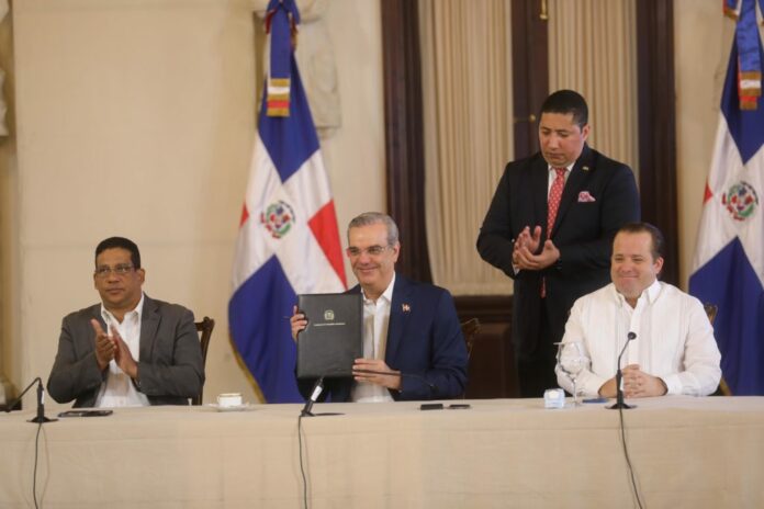 Presidente Abinader promulga Decreto 1-24 que regula la publicidad oficial