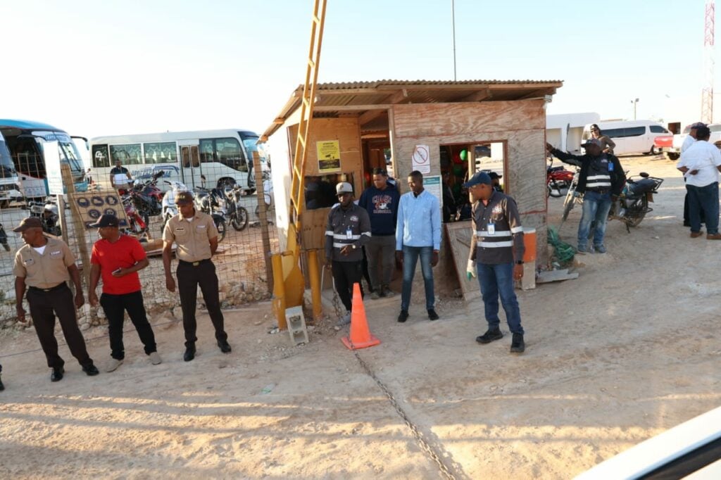 1704382698 36 En fotos Llegada del crucero Norwegian Pearl al puerto