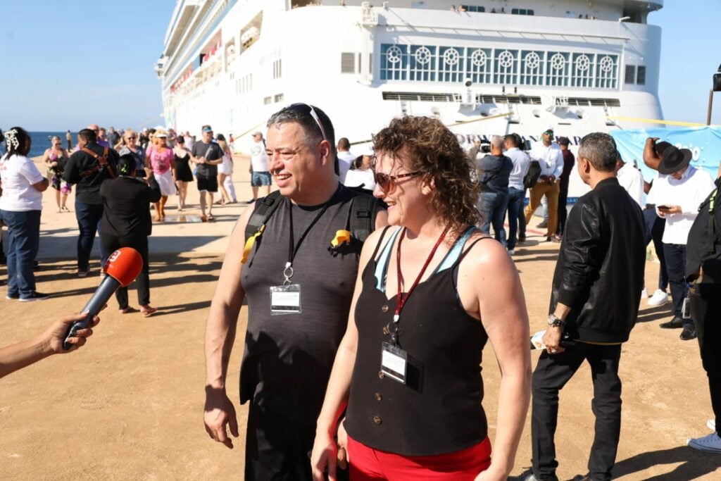 1704390973 34 En fotos Los primeros cruceristas que arribaron a puerto