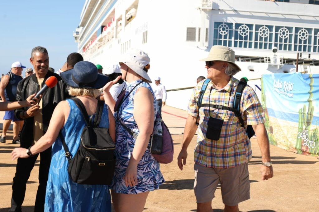 1704390973 385 En fotos Los primeros cruceristas que arribaron a puerto