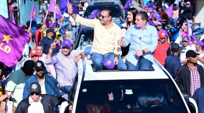 “El PRM ha sido el Gobierno de los fracasos”: Abel Martínez en marcha-caravana de Santiago