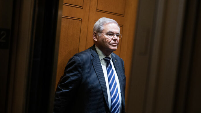 El senador Robert Menendez acusa al FBI de falsear pruebas en su contra