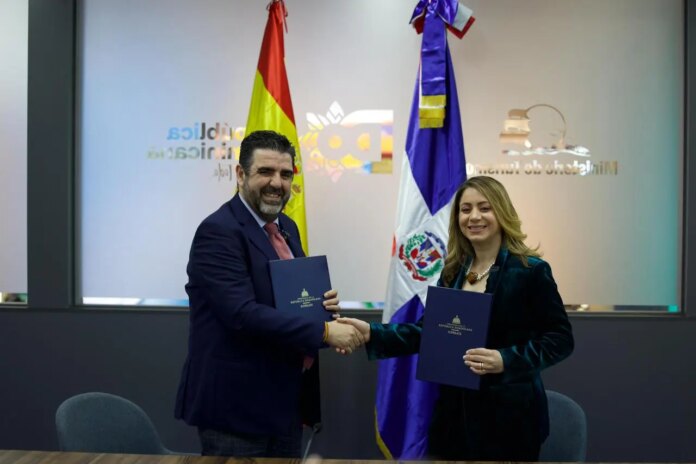 Fitur: Supérate firma convenio con Asociación de Hostelería y Turismo de Toledo