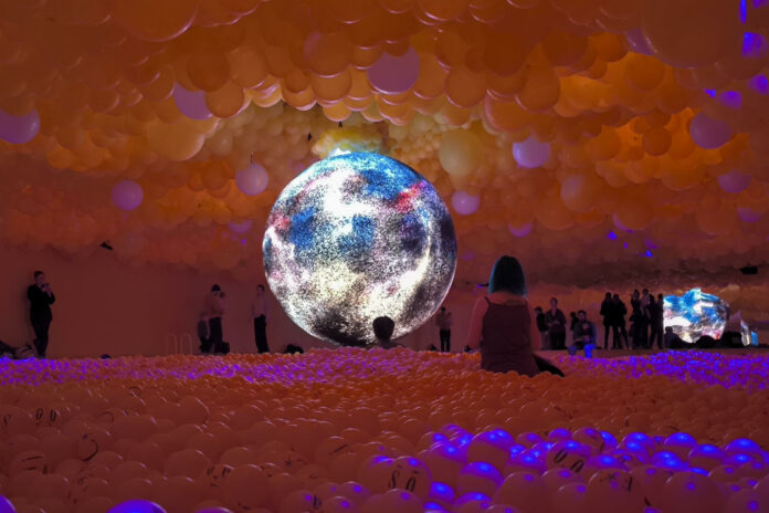 Globos inundan Londres en una experiencia multisensorial sobre emociones humanas Globos inundan Londres en una experiencia multisensorial sobre emociones humanas