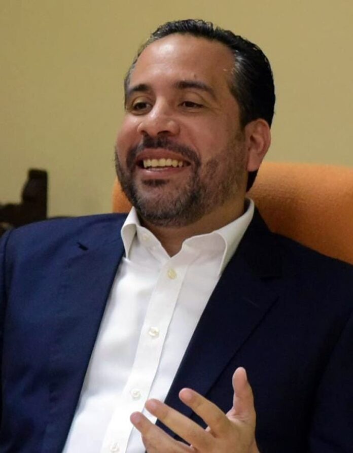 Alberto insta a organizar comisión mediadora en conflicto del COD