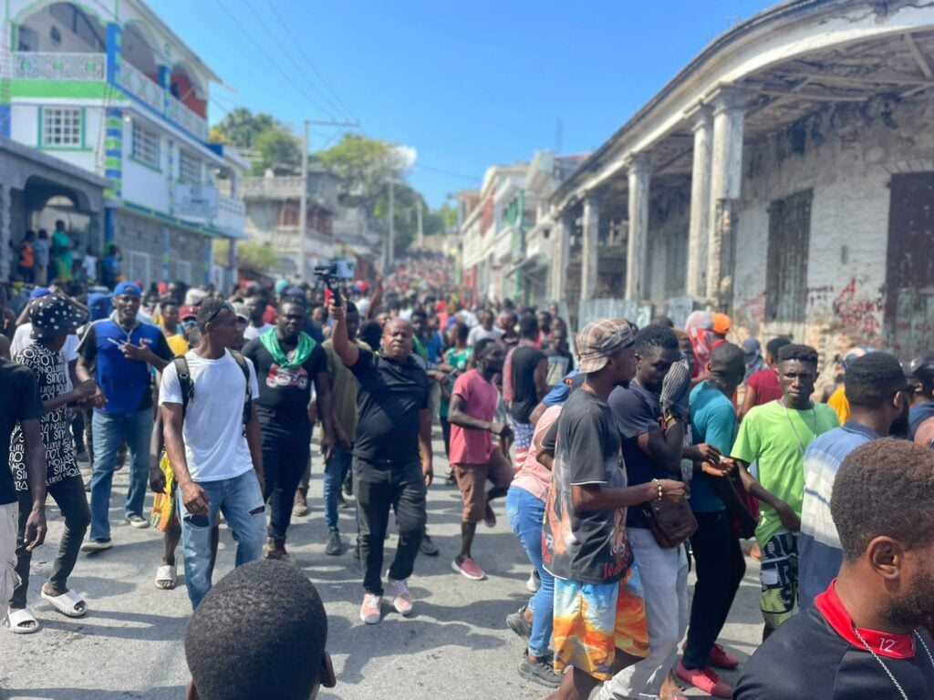 Claude Joseph se suma al llamado para que Henry salga