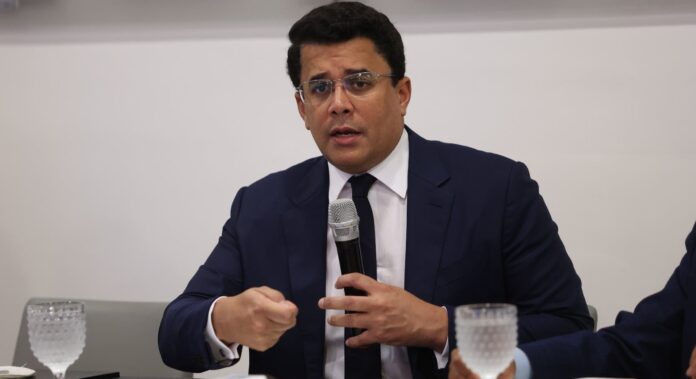 David Collado asegura playa de Boca Chica será remozada