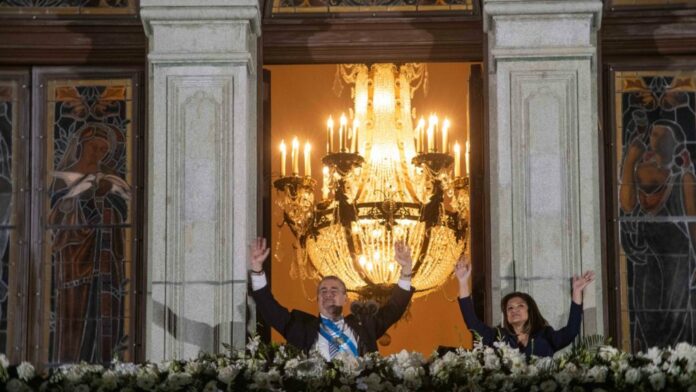 El nuevo presidente de Guatemala pretende ascender a una mujer como general del Ejército