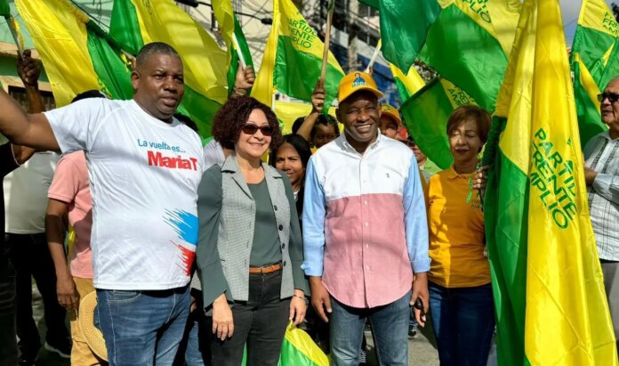 Frente Amplio realiza caminata en apoyo a candidatos a regidores