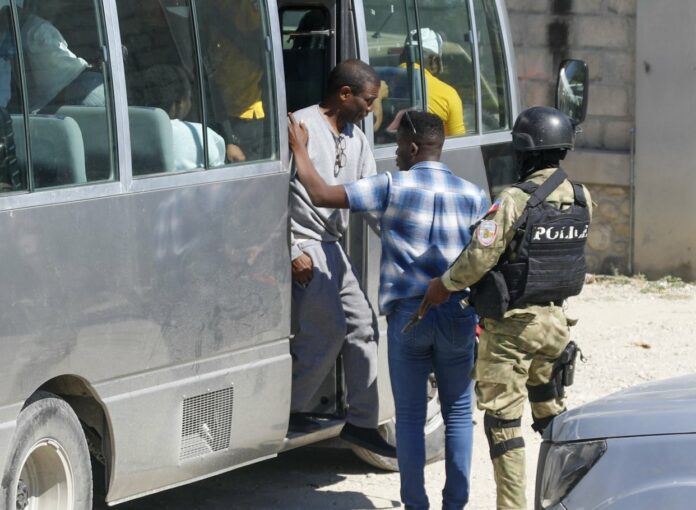 Guy Philippe agita Haití con llamado a una “revolución”