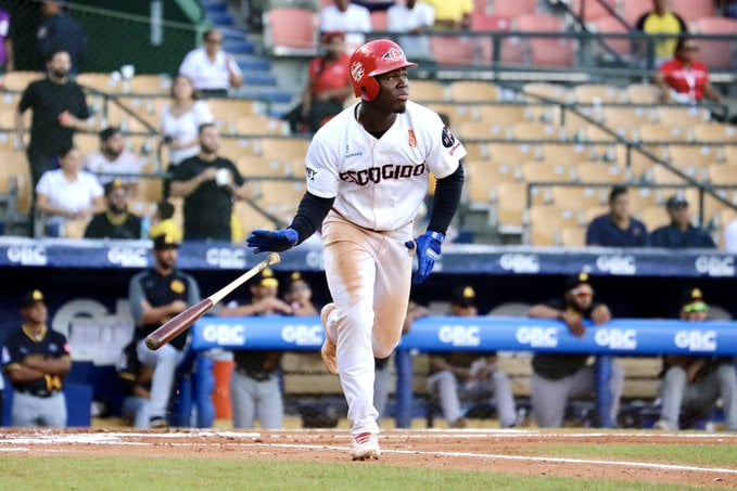 Hector Rodriguez Novato del Ano en LIDOM