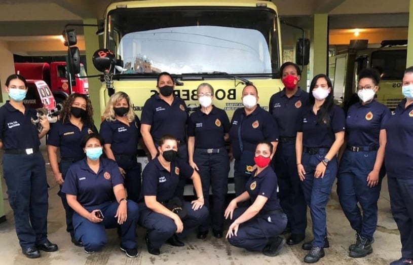 Las bomberas superan barreras de genero obstaculos y peligros