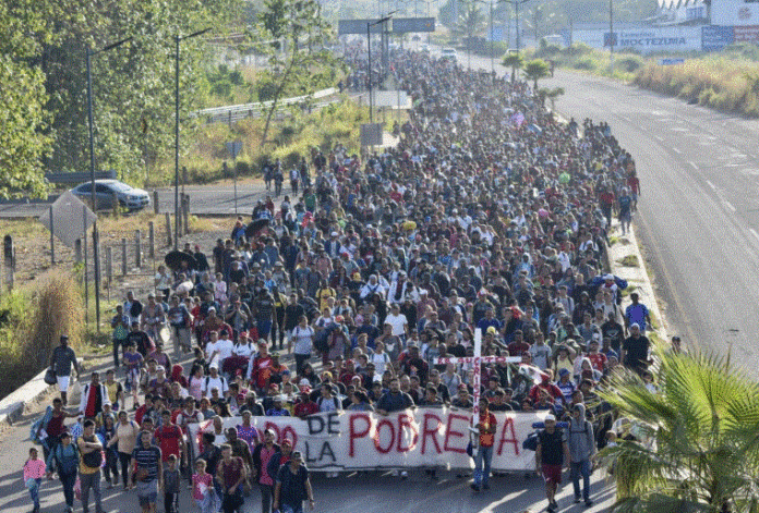 México disuelve caravana de migrantes tras comprometerse a entregar documentos de estancia legal