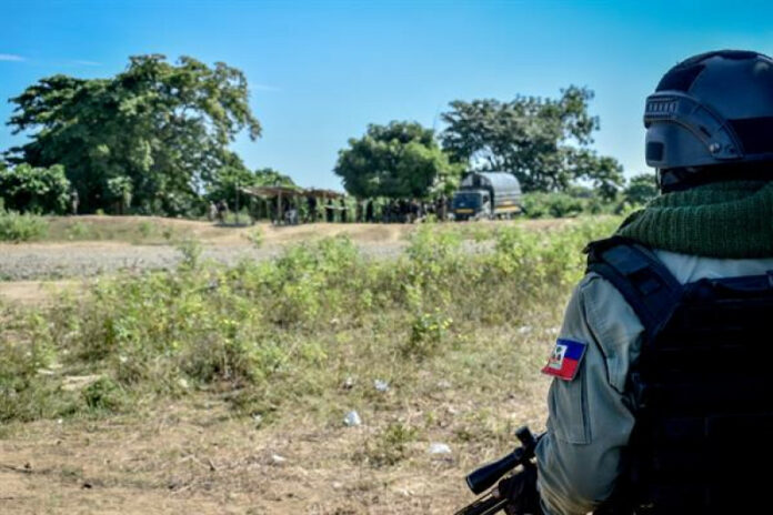 Miembros del ejército haitiano le declaran la guerra a Ariel Henry