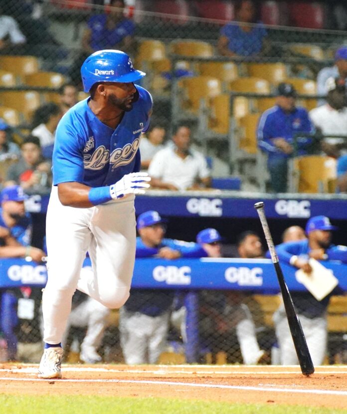 Miguel Andújar deja grata impresión en el Licey