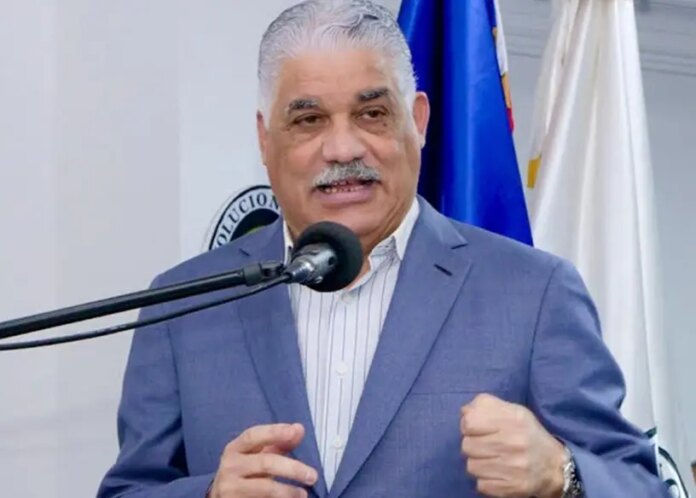 Miguel Vargas denuncia usan dinero del Estado