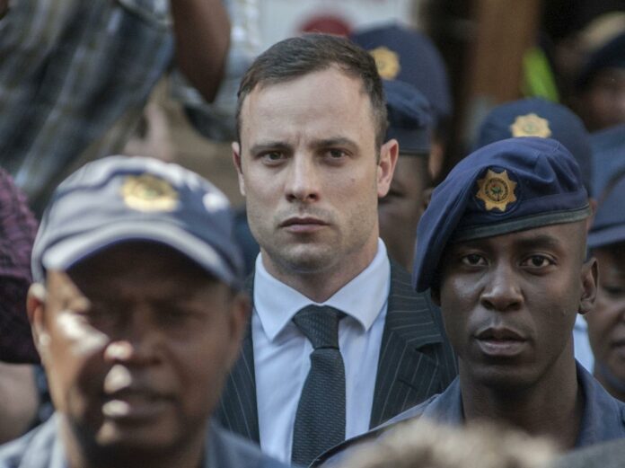 Oscar Pistorius sale de la cárcel casi 11 años después de matar a su novia
