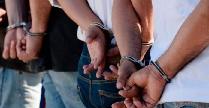 PN apresa integrantes de banda dedicada a solicitar servicios de PN apresa integrantes de banda dedicada a solicitar servicios de taxis para luego atracarlos