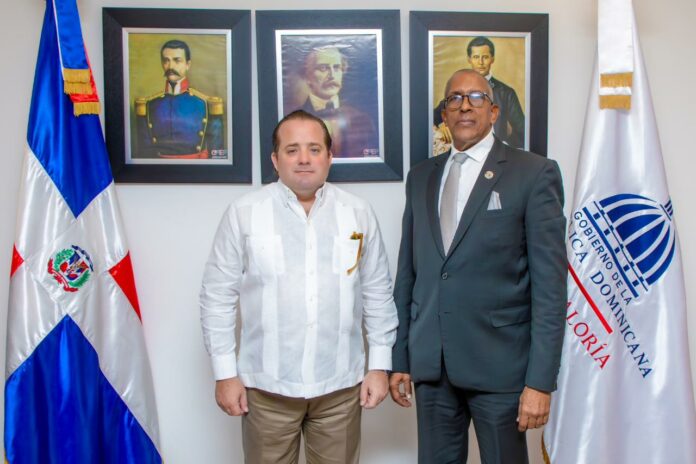 Paliza visita Contraloría para finalizar procesos de auditorias del MAPRE