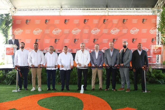 Presidente Luis Abinader inaugura Academia de los Orioles de Baltimore
