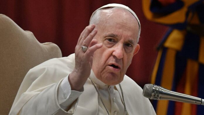 Rebelión contra el Vaticano: los 51 sacerdotes de Perú que se niegan a bendecir a parejas homosexuales