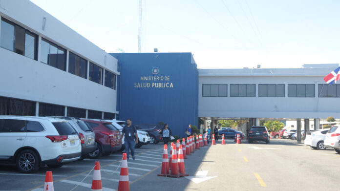 Salud Pública reporta 1,340 casos de covid y 10 personas hospitalizadas