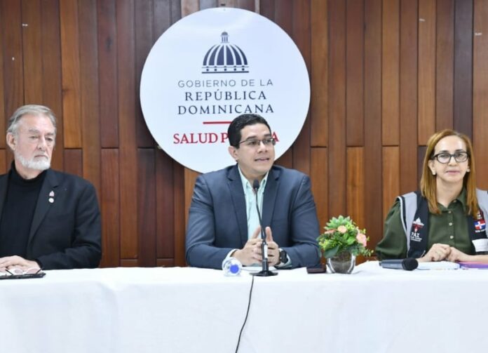 Salud interviene escuela en Santiago por brote de covid