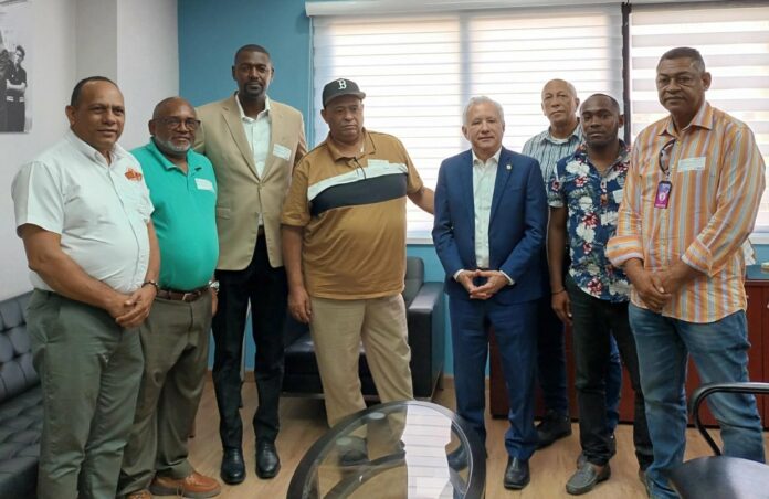 Senador Taveras repetirá en Comité Organizador del TBS