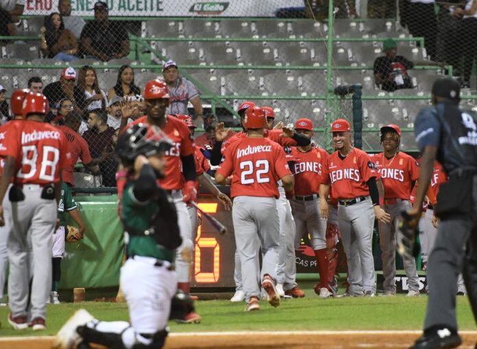 Severino y Navarro pegan jonrones en triunfo Leones