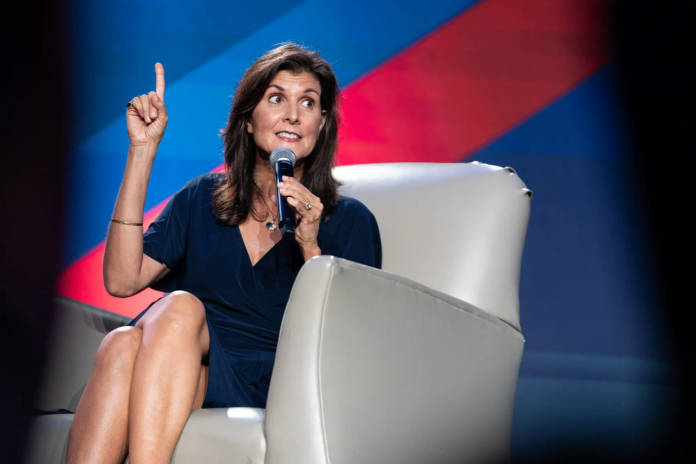  “Solo quedamos un hombre y una mujer”: Nikki Haley, tras el retiro de DeSantis