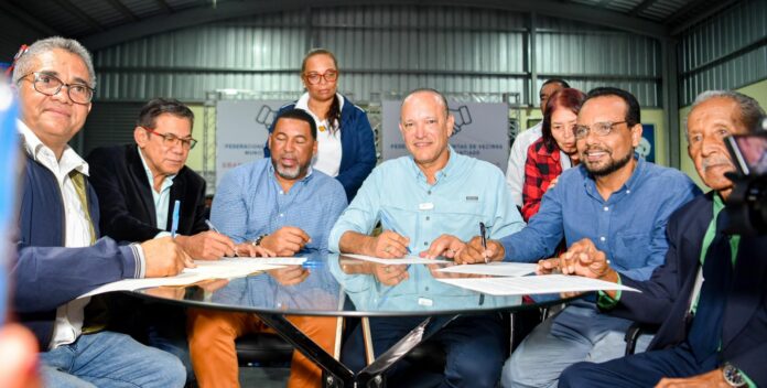 Ulises Rodríguez pacta con juntas de vecinos trabajar para el crecimiento de Santiago