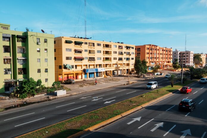 ¡Al fin! Pintan edificios que se percibían descuidados en el V Centenario y la Av. México