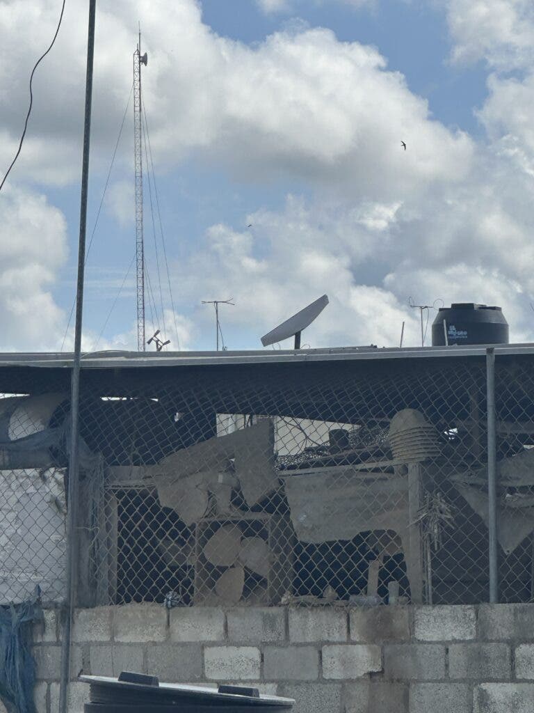 1707162549 977 Presos de La Victoria tenian parabolas de internet Starlink y