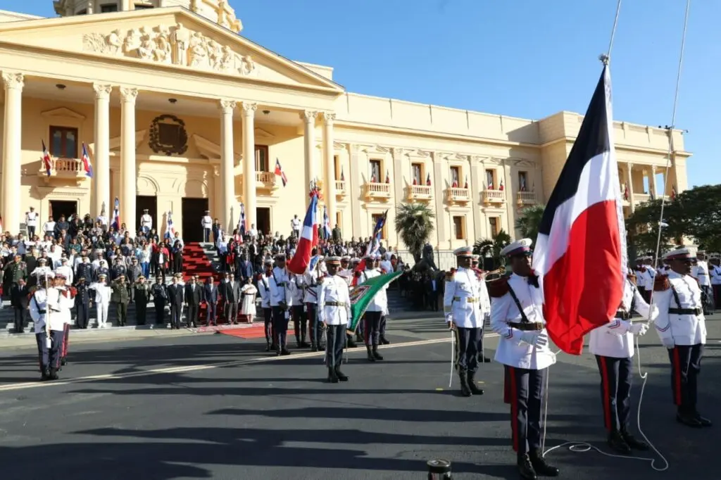 1708614909 228 Fotos Abinader y Raquel encabezan homenaje a la Bandera Nacional